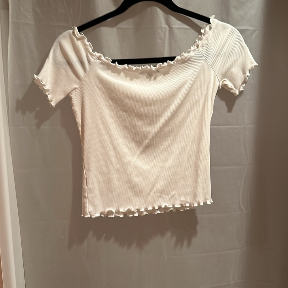 Women’s Ambiance short sleeved ribbed white ruffled outline shirt size L - Picture 3 of 3